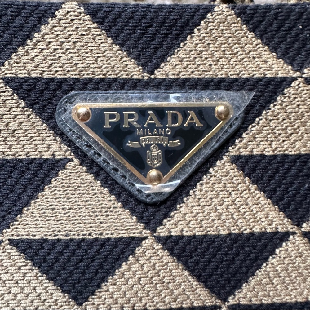 Non Authentic P R A D A Handbag - Picture 6 of 13